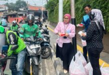BRI KC Pancoran Berbagi Makanan Jumat Berkah
