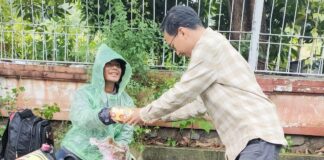 Jumat Berkah, BRI BO Bekasi HI Berbagi Makanan ke Masyarakat Kurang Mampu