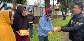 BRI BO Bekasi HI Gelar Jumat Berkah, Bagi-bagi Makanan ke Masyarakat di Bulan Ramadan
