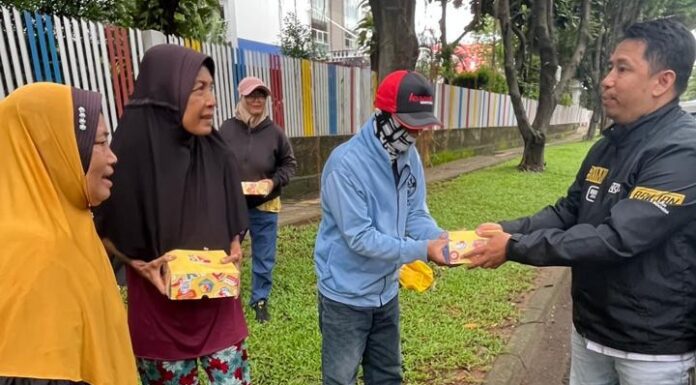 BRI BO Bekasi HI Gelar Jumat Berkah, Bagi-bagi Makanan ke Masyarakat di Bulan Ramadan