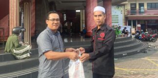 BRI BO Depok Gelar Jumat Berkah, Bagikan Makanan ke Warga hingga Santunan Jutaan Rupiah