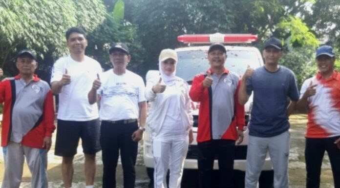 Bukan Cuma Rektorika Politik, Yeti Wulandari Langsung Kasih Ambulance untuk Warga RW 12 PGS