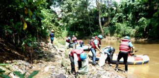 Aksi Hari Air Sedunia, PT Tirta Asasta Depok Bersihkan 10 Ton Sampah di Kali Ciliwung