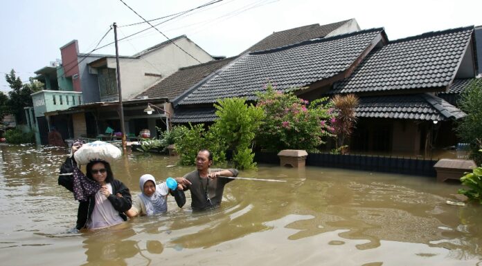 Hujan Deras Lumpuhkan Tangsel: 11 Wilayah Kebanjiran, 9 Titik Dilanda Longsor